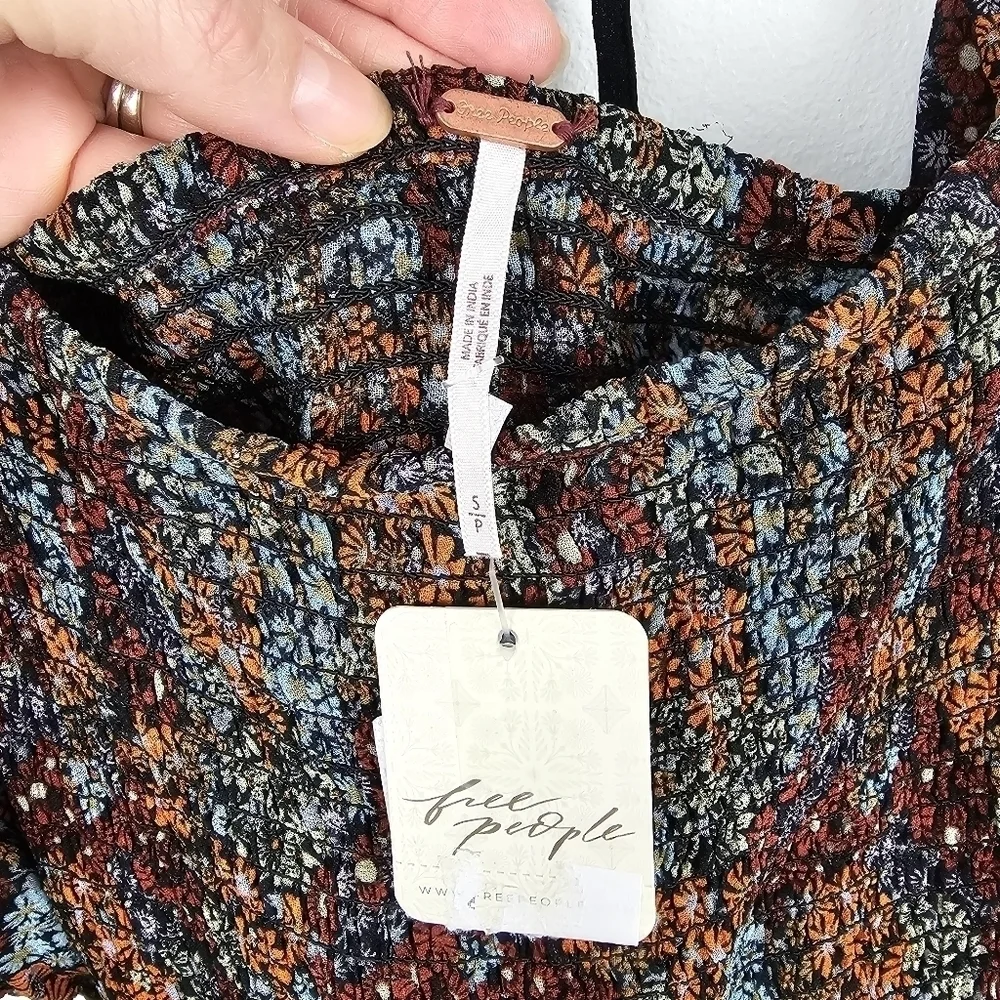 Free People Floral Smocked Puff Sleeve Crop Top NWT, size Small